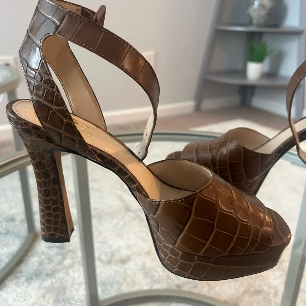 VINCE CAMUTO Women's Kortinta Croc-Embossed Platform High-Heel NWOT size 7.5